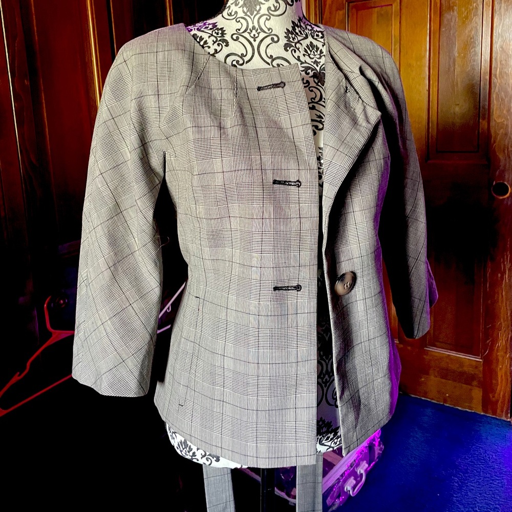 Ann Taylor Size Two Scoop Neck Blazer